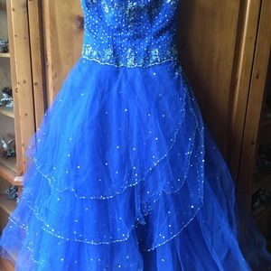 Gorgeous full ball gown lace up back